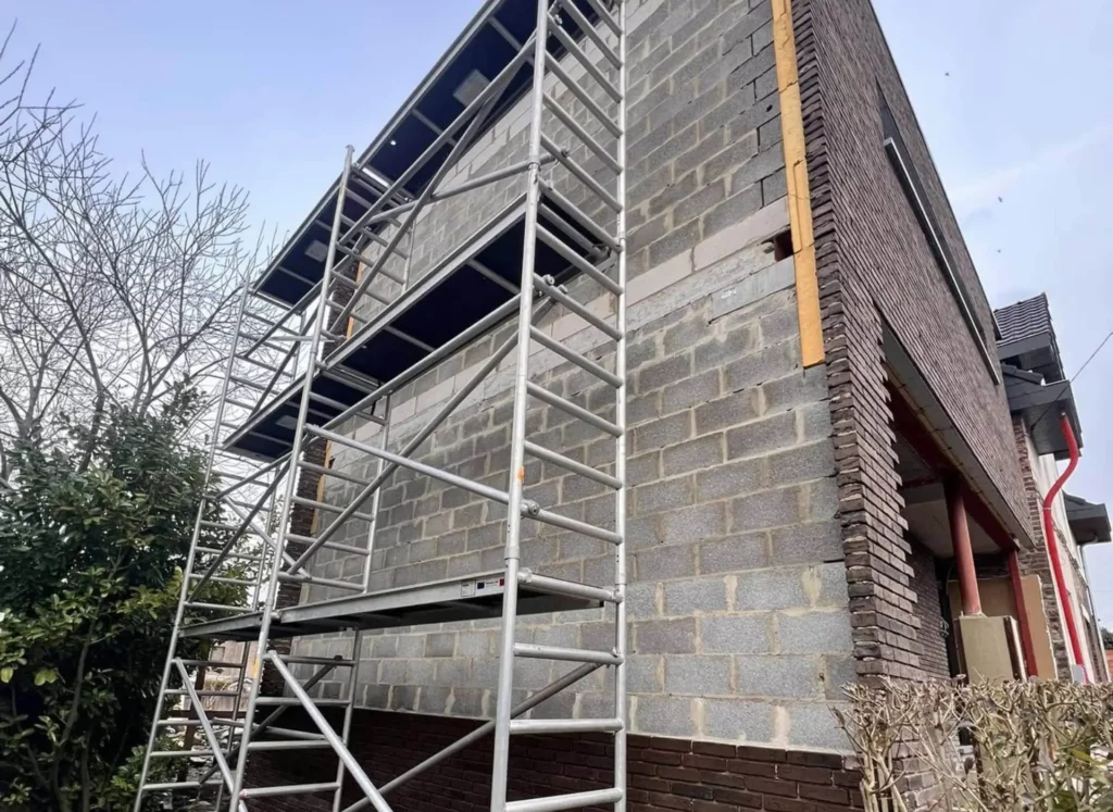 Bardage de mur avant intervention CBA Construct Liège